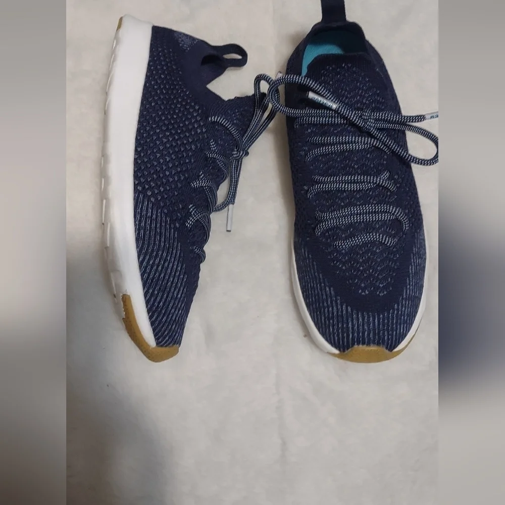 Native shoes for women size 4.5